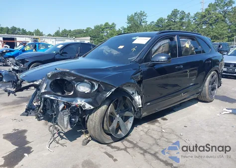 2021 Bentley Bentayga V8 z USA, uszkodzony, nr VIN SJAAM2ZV2MC033879